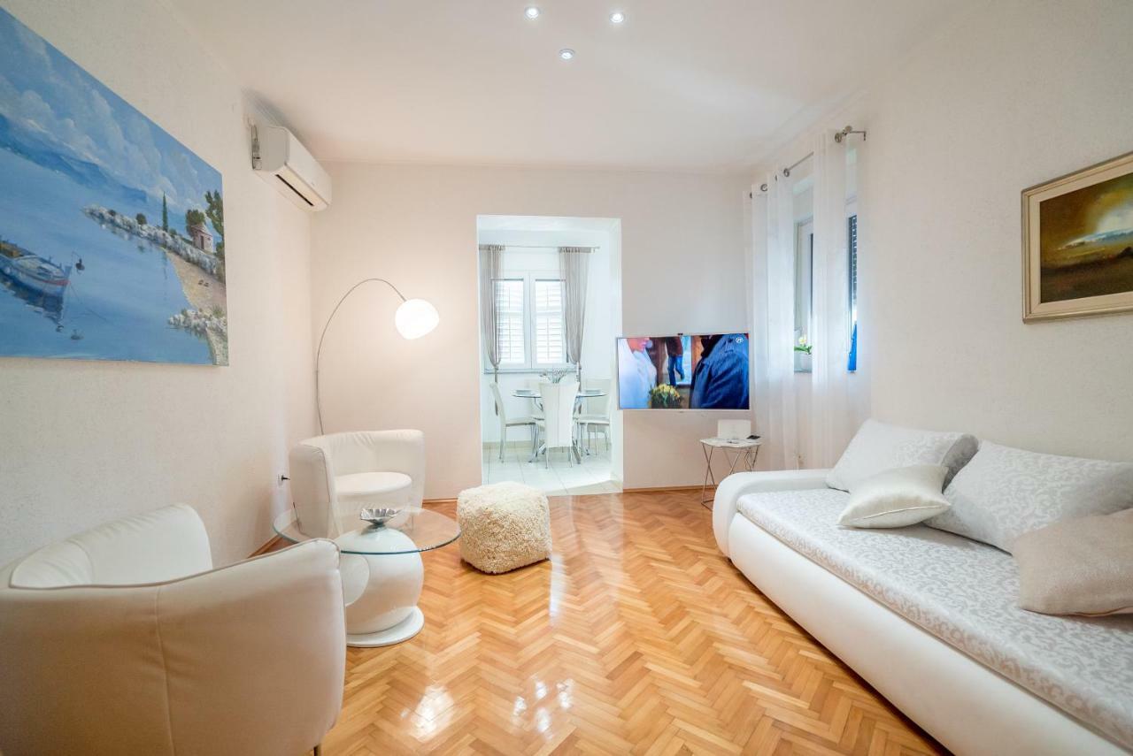 Adam Apartments Stobreč Extérieur photo